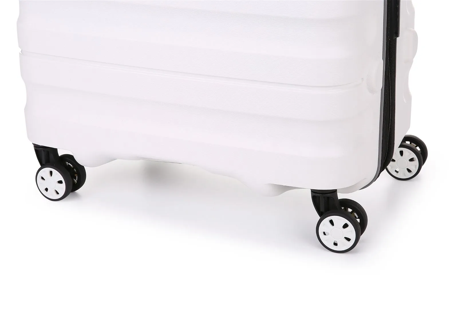 Antler - Lincoln Medium 68cm Hardside 4 Wheel Suitcase - White