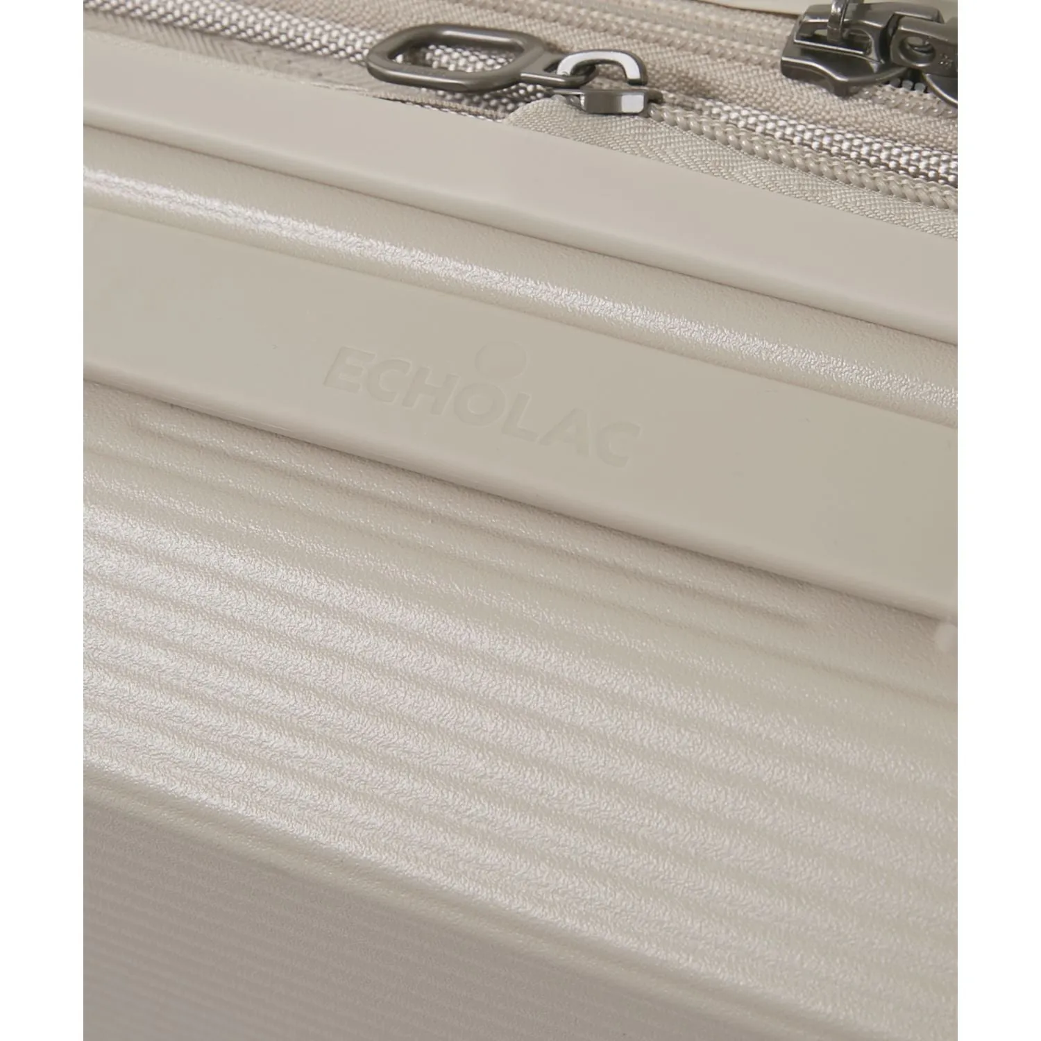 Echolac Nexus 24" Medium Upright Luggage